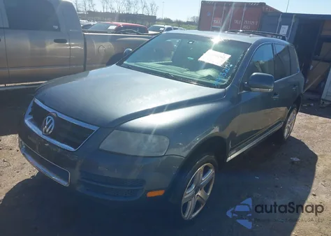 2005 Volkswagen Touareg V8 z USA, uszkodzony, nr VIN WVGZM77L15D023190
